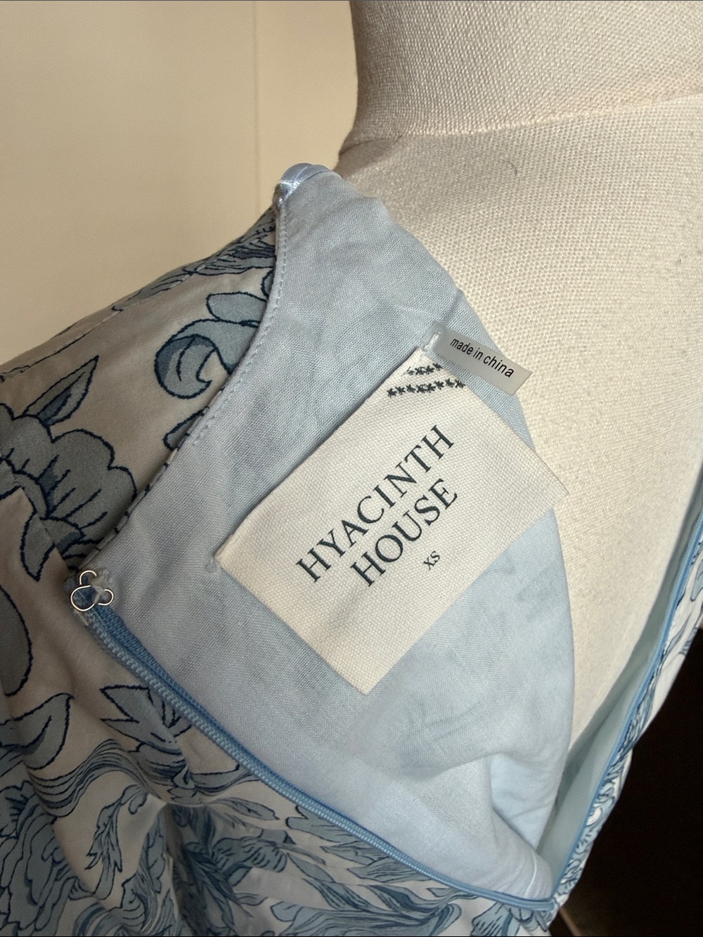 TUCKERNUCK HYACINTH HOUSE Blue Chintz Clarice Bows Dress NWT Size XS - Picture 8 of 11